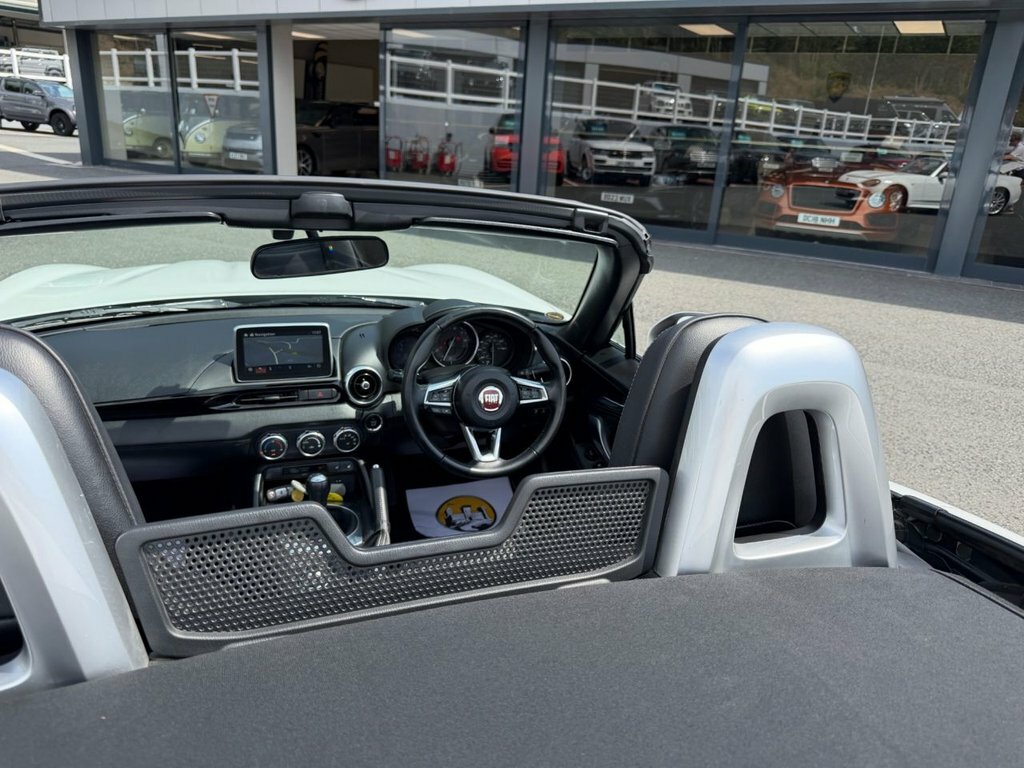 Fiat 124 Spider 1.4 Multiair Lusso Red #13