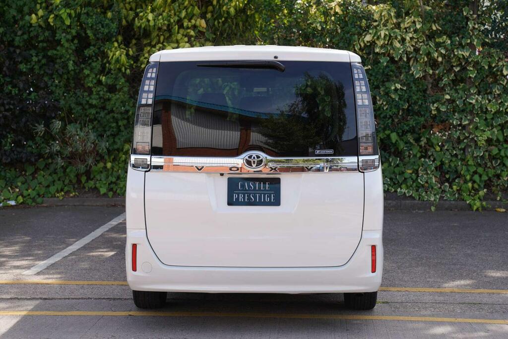 Toyota Voxy Mpv 2.0 X 7 Seats 201616 IMP700 White #5