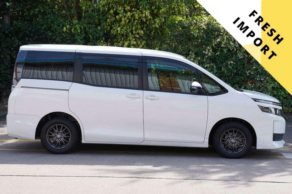 Toyota Voxy Mpv 2.0 X 7 Seats 201616 IMP700 White #2