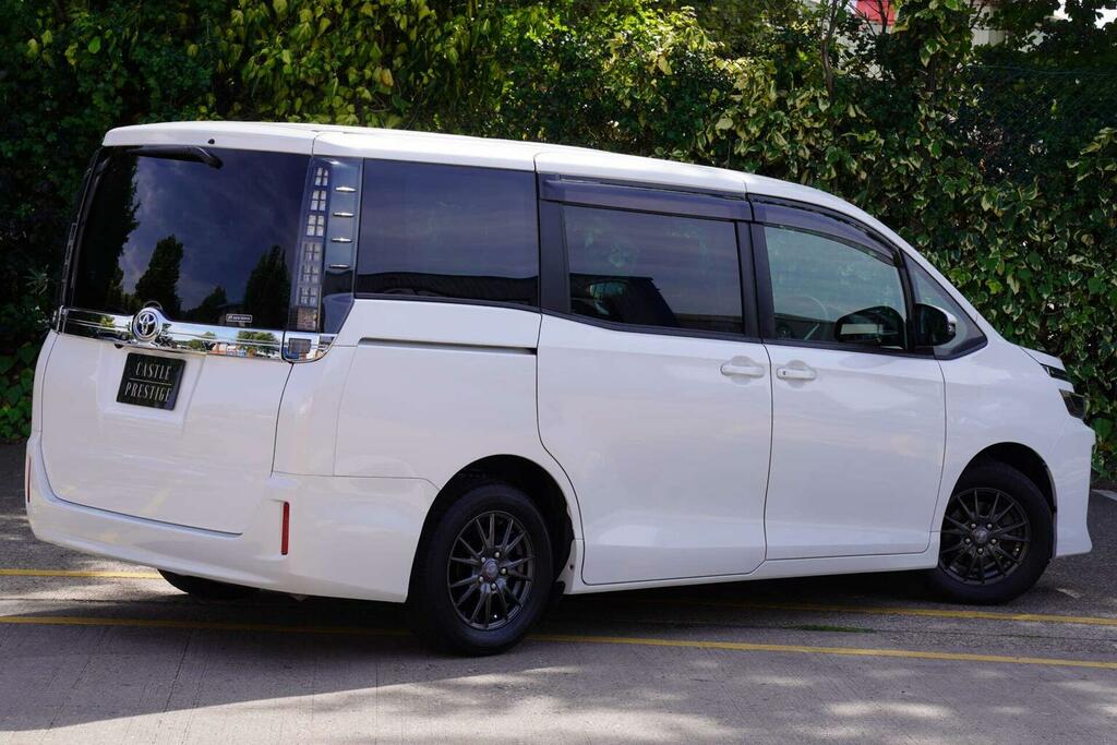 Toyota Voxy Mpv 2.0 X 7 Seats 201616 IMP700 White #4