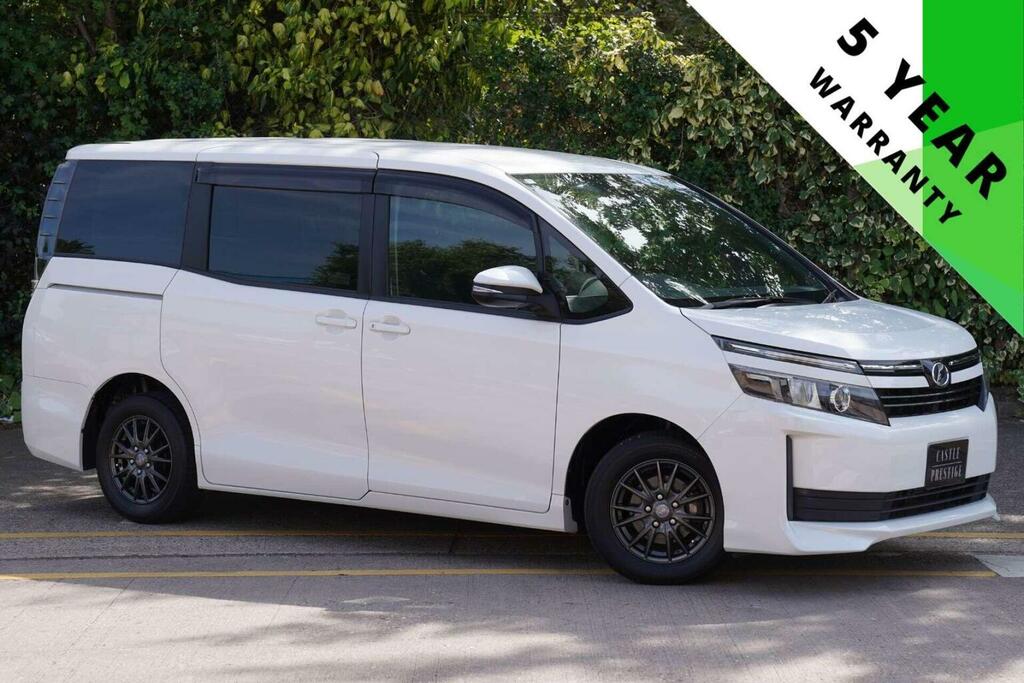 Toyota Voxy Mpv 2.0 X 7 Seats 201616 White