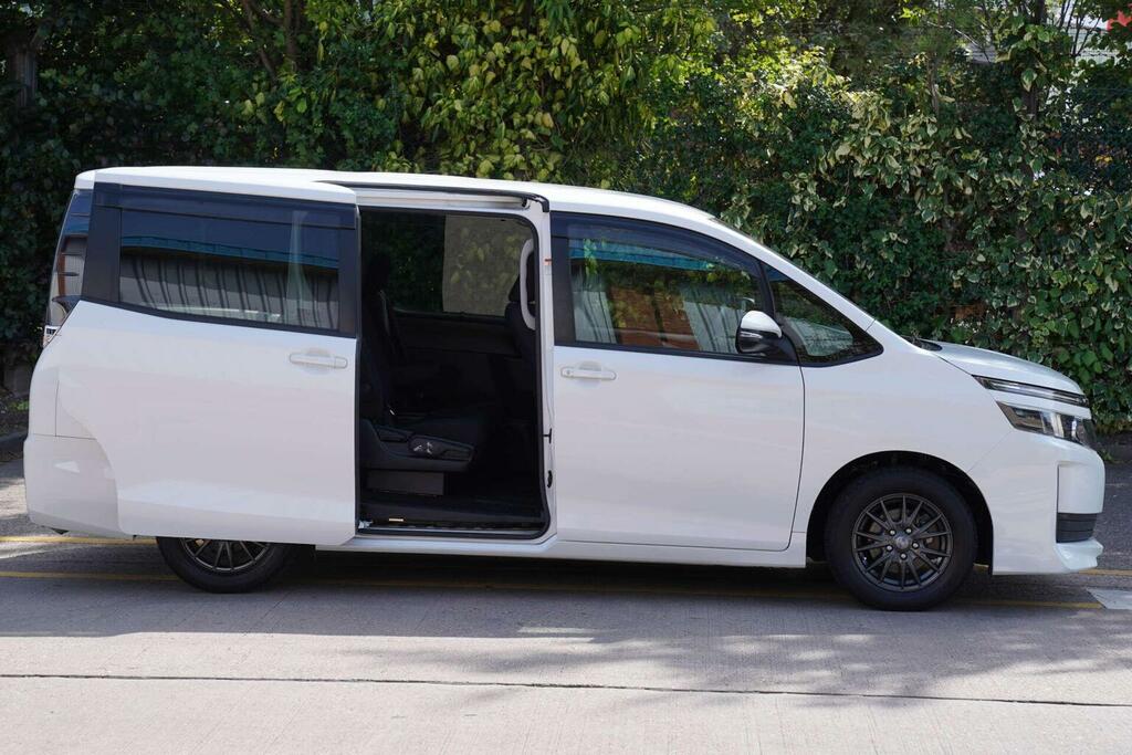 Toyota Voxy Mpv 2.0 X 7 Seats 201616 IMP700 White #3