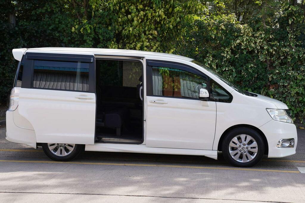 Honda StepWagon Mpv 2.0 Spada Z 8 Seats 201160 White #3