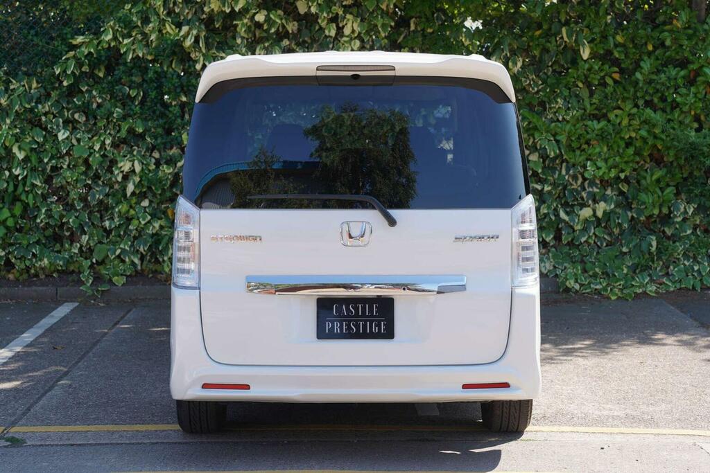 Honda StepWagon Mpv 2.0 Spada Z 8 Seats 201515 White #5