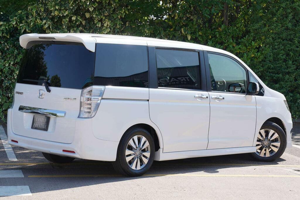 Honda StepWagon Mpv 2.0 Spada Z 8 Seats 201515 White #4