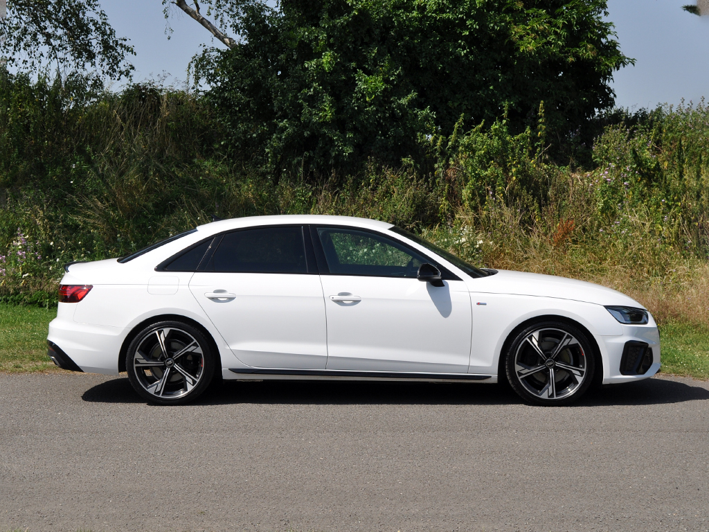Audi A4 2.0 A4 Black Edition 35 Tfsi Mhev Saloon YH22GLV White #4
