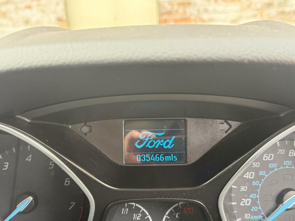 Ford Focus Estate 1.6 Tdci Zetec S Euro 5 Ss 201262 Red #18