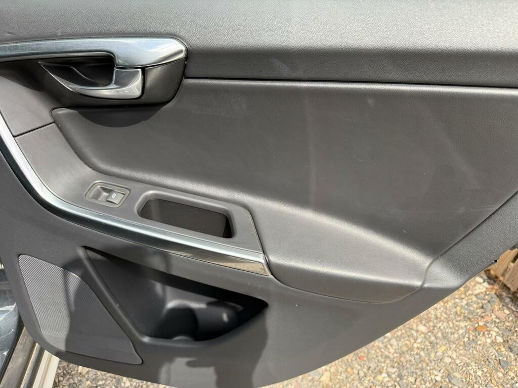 Volvo XC60 2.4L Se Lux Nav Blue #27