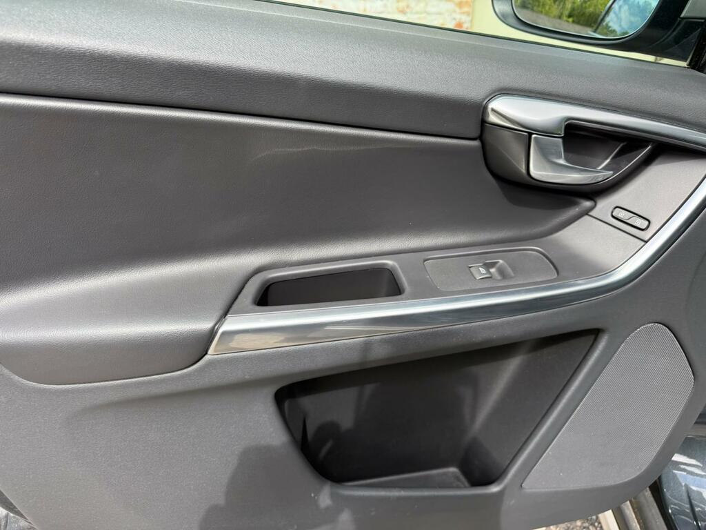 Volvo XC60 2.4L Se Lux Nav Blue #26