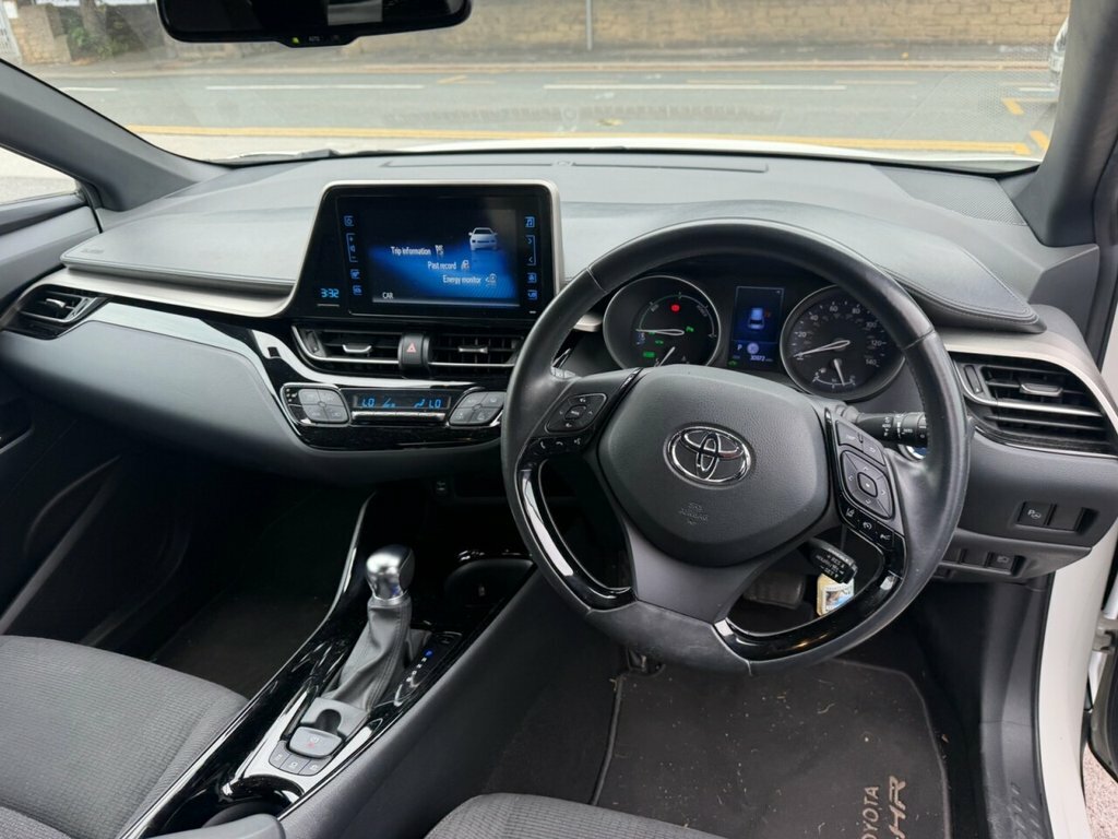 Toyota C-Hr 1.8L Dynamic White #4