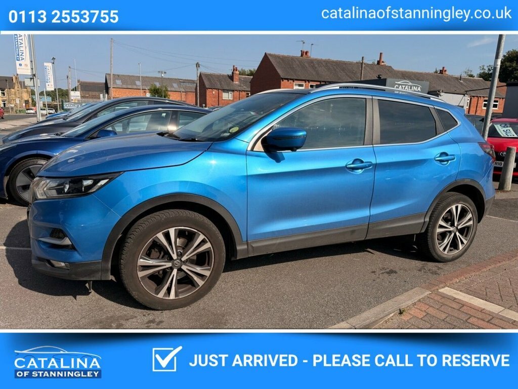 Nissan Qashqai Hatchback White #1