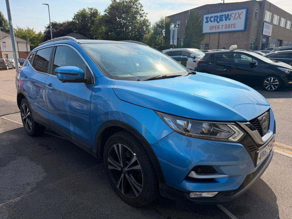 Nissan Qashqai Hatchback White #3