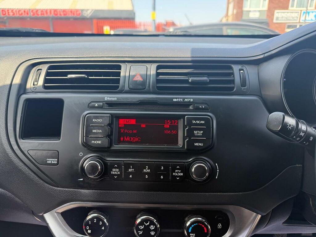 Kia RIO Kia Rio 1.2 2 Hatchback White #26