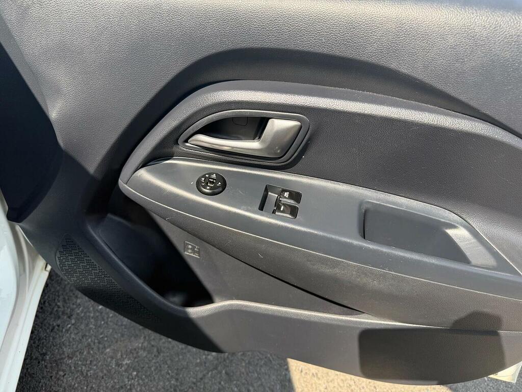 Kia RIO Kia Rio 1.2 2 Hatchback White #18