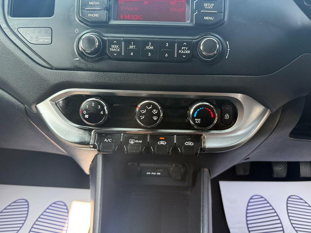 Kia RIO Kia Rio 1.2 2 Hatchback White #25