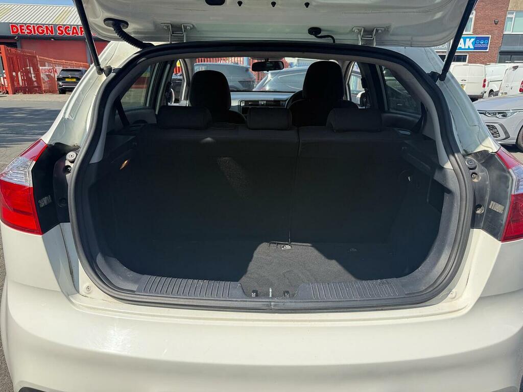 Kia RIO Kia Rio 1.2 2 Hatchback White #34