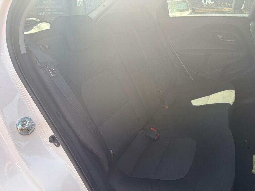 Kia RIO Kia Rio 1.2 2 Hatchback White #36