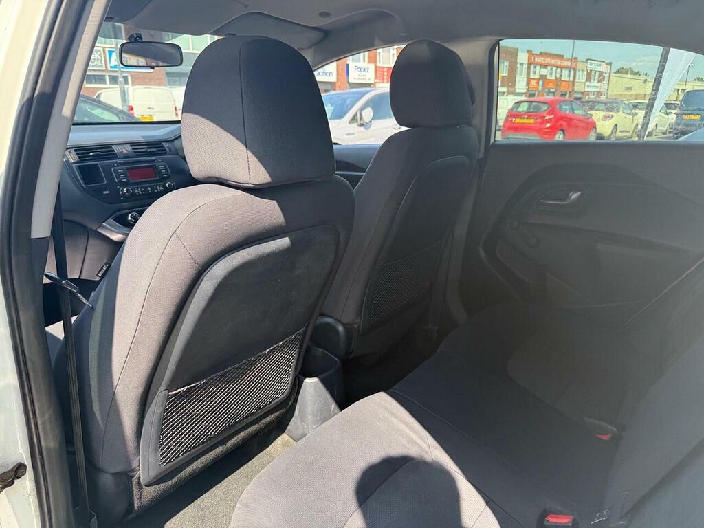 Kia RIO Kia Rio 1.2 2 Hatchback White #30
