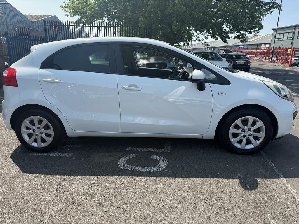 Kia RIO Kia Rio 1.2 2 Hatchback White #12