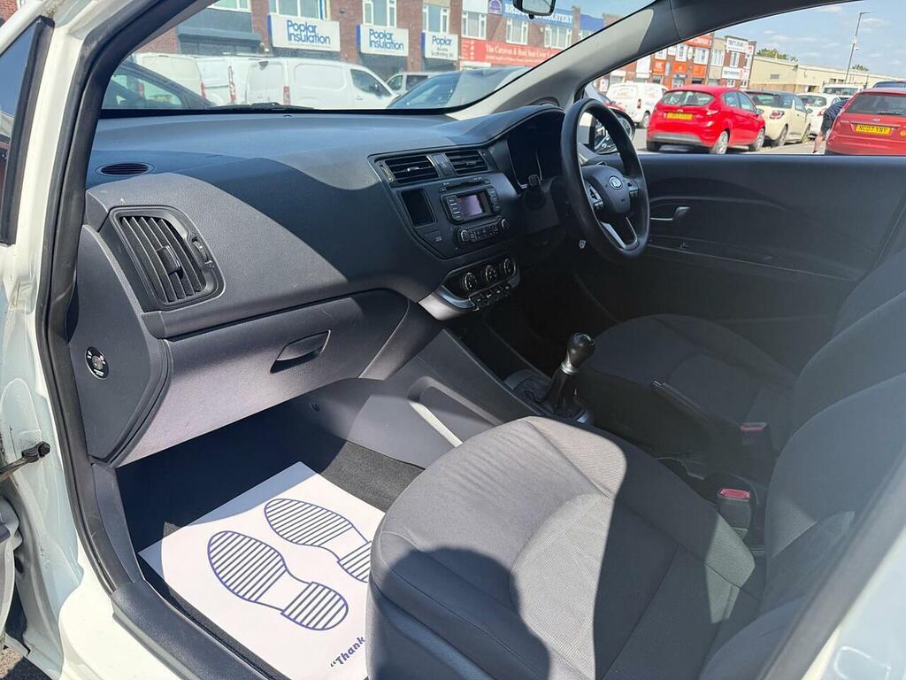 Kia RIO Kia Rio 1.2 2 Hatchback White #27