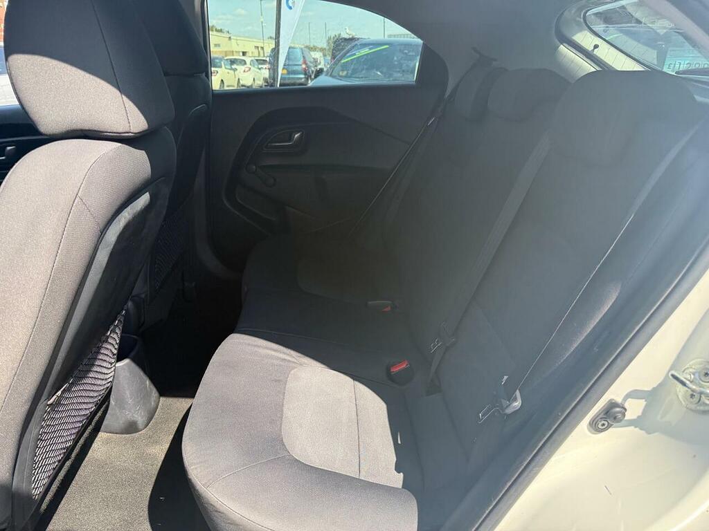 Kia RIO Kia Rio 1.2 2 Hatchback White #31
