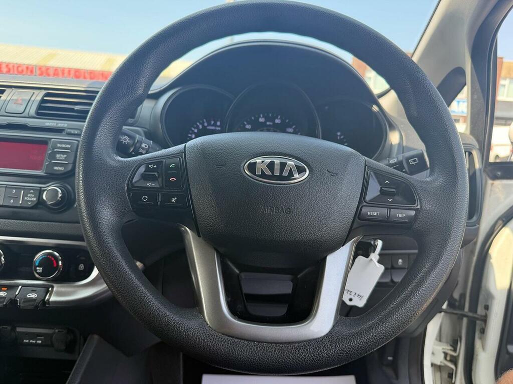 Kia RIO Kia Rio 1.2 2 Hatchback White #21