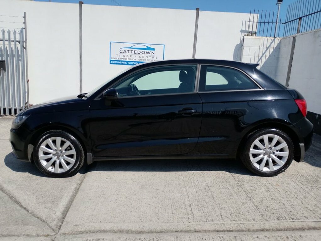 Audi A1 1.6L Sport Black #2