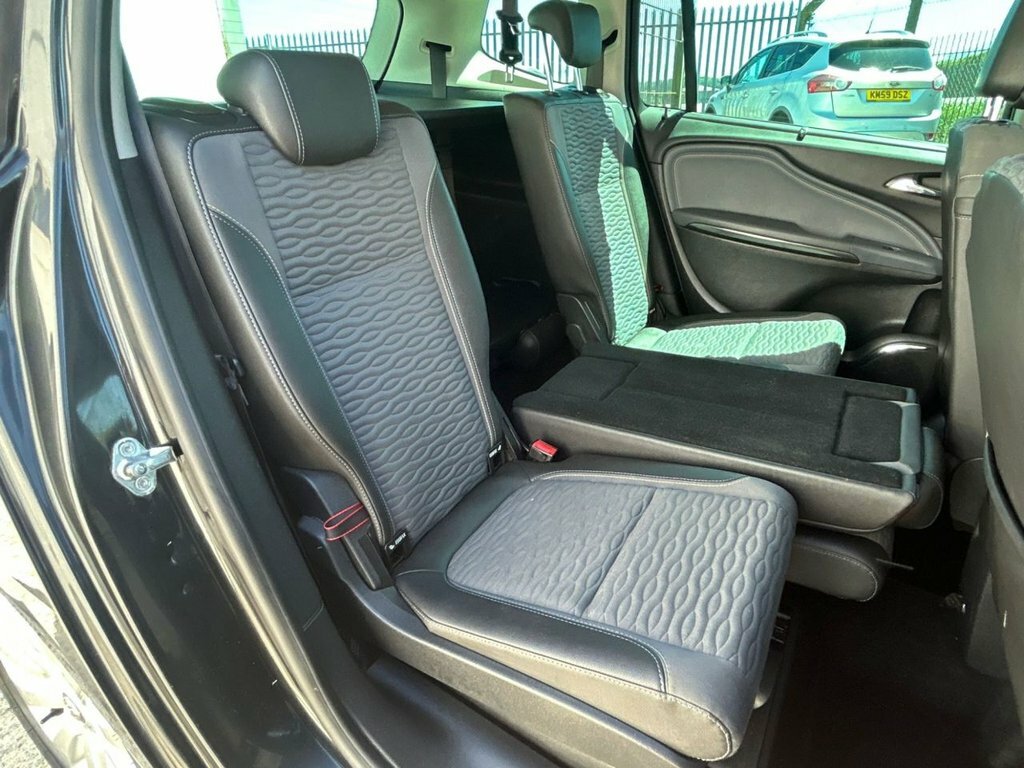 Vauxhall Zafira Tourer T Se White #17