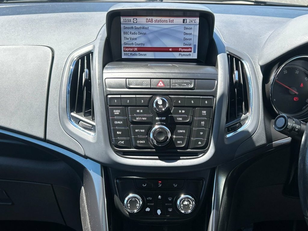 Vauxhall Zafira Tourer T Se White #30