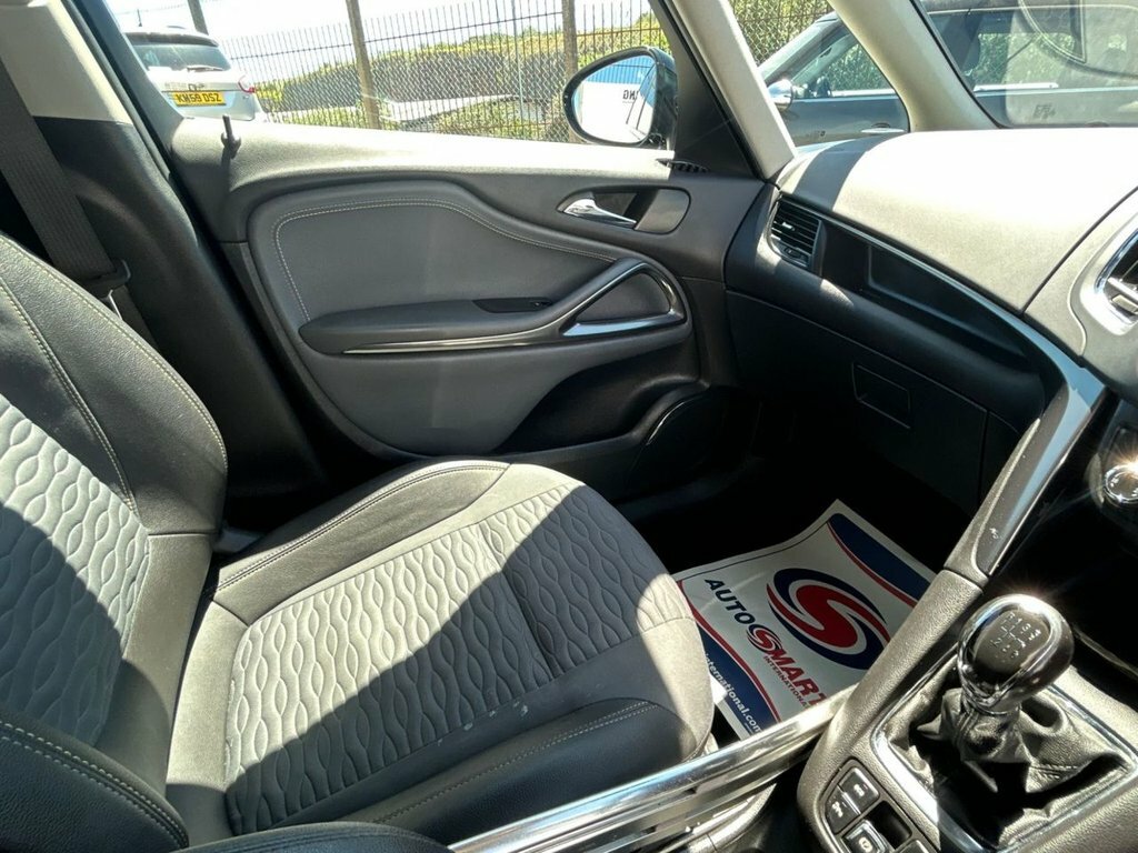 Vauxhall Zafira Tourer T Se White #49