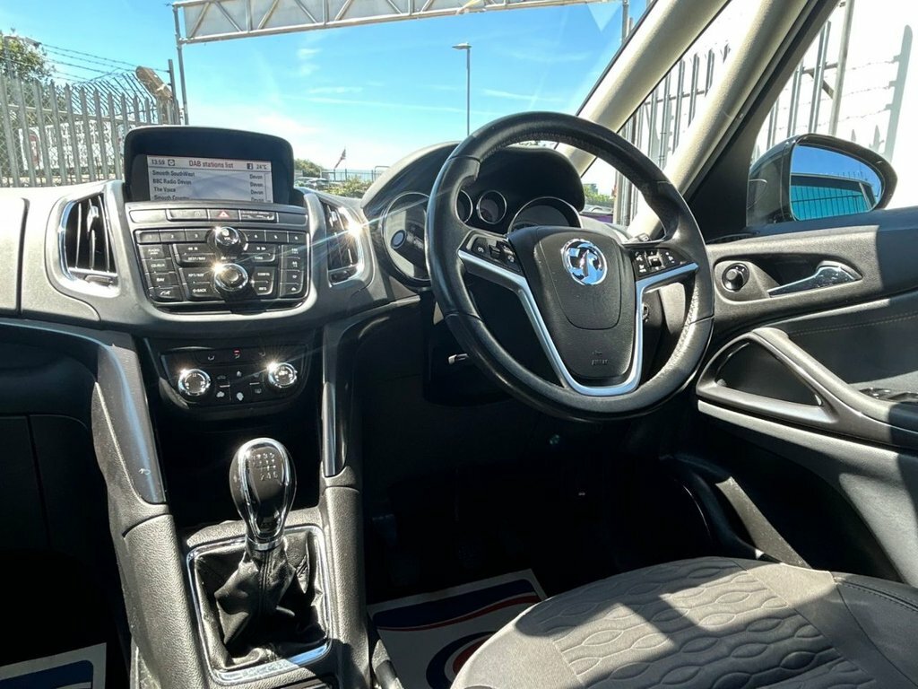 Vauxhall Zafira Tourer T Se White #44
