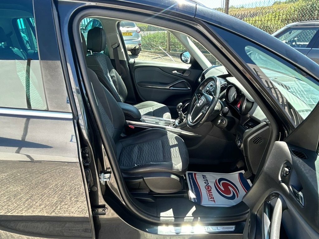 Vauxhall Zafira Tourer T Se White #39