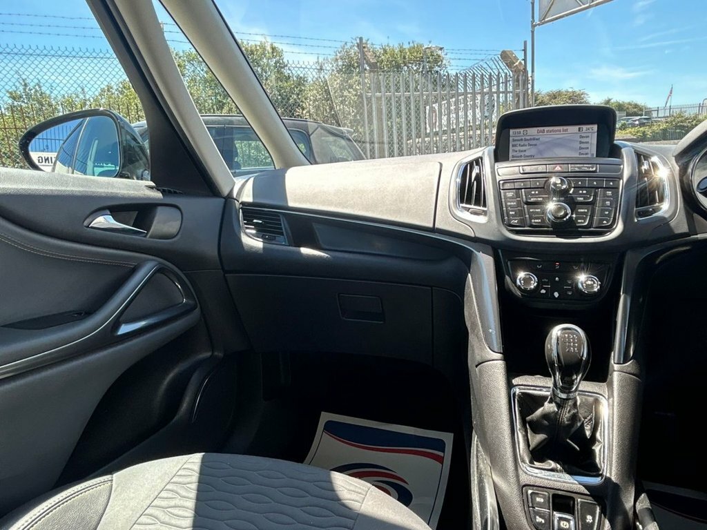 Vauxhall Zafira Tourer T Se White #46