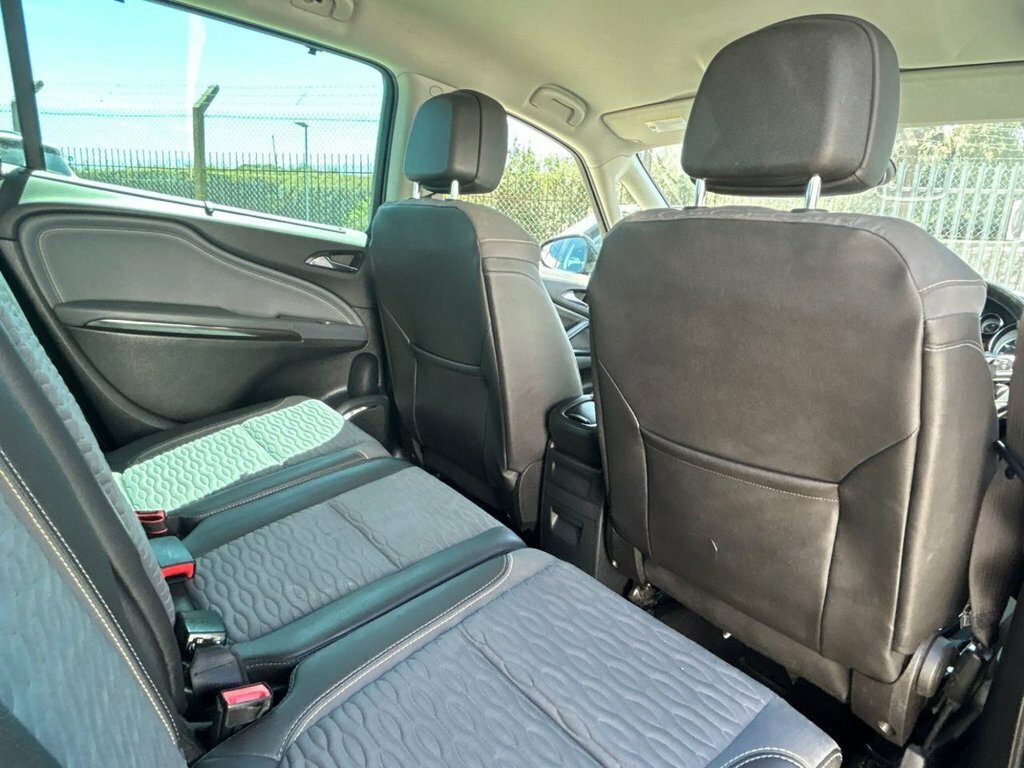 Vauxhall Zafira Tourer T Se White #18