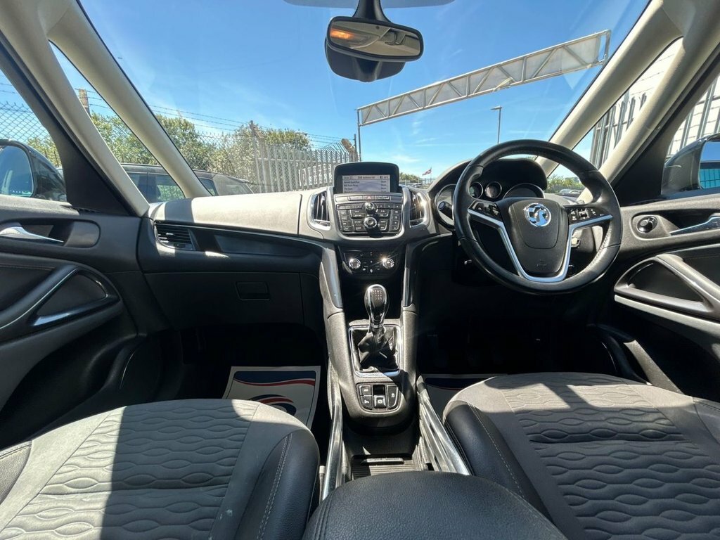 Vauxhall Zafira Tourer T Se White #28