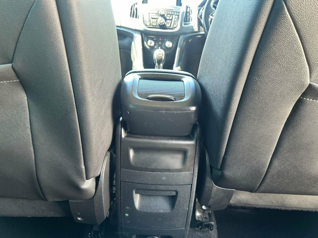 Vauxhall Zafira Tourer T Se White #23