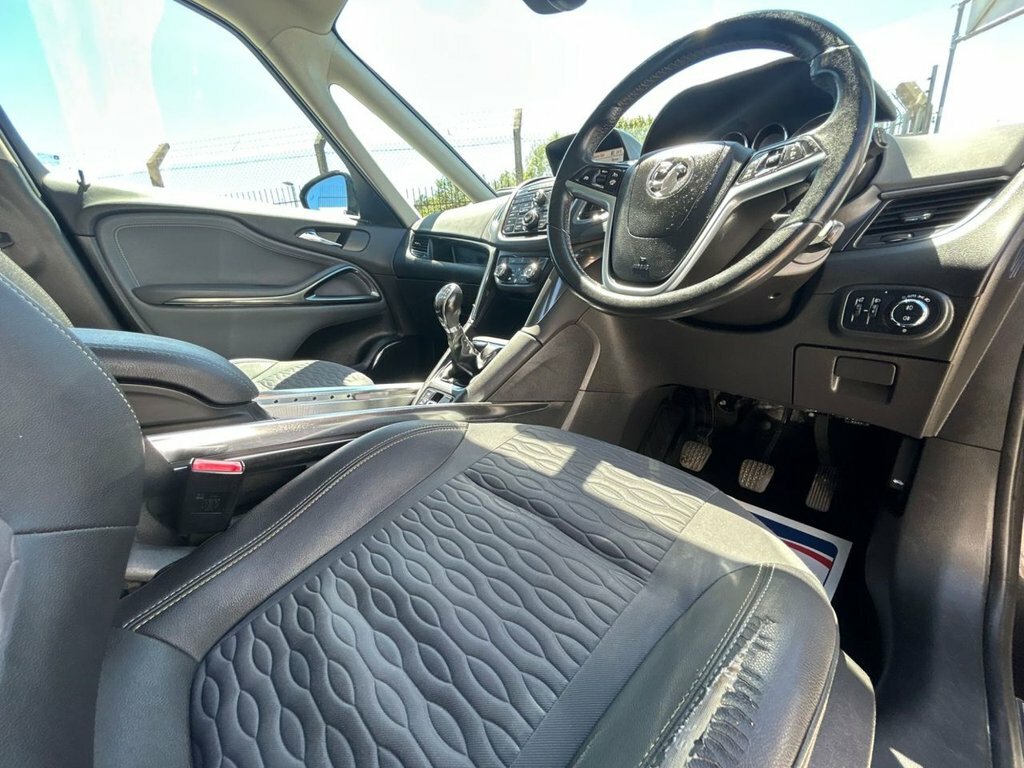 Vauxhall Zafira Tourer T Se White #42
