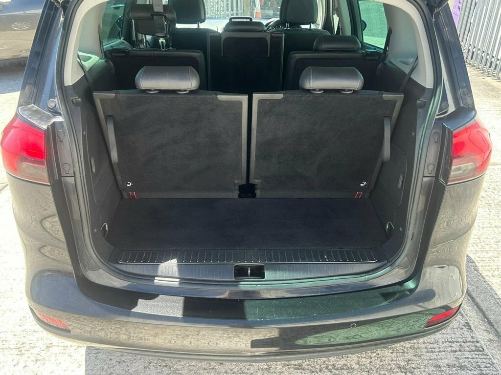 Vauxhall Zafira Tourer 2L Se Black #6