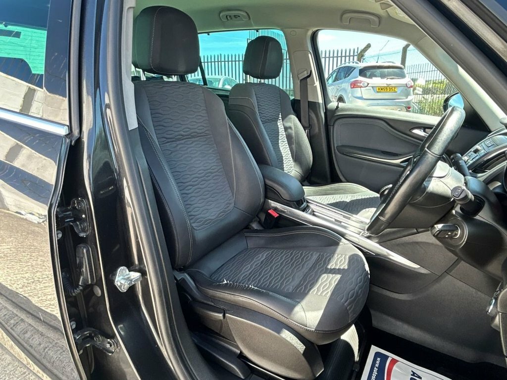 Vauxhall Zafira Tourer T Se White #43