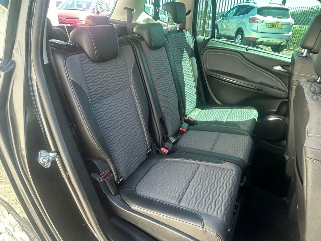 Vauxhall Zafira Tourer T Se White #16