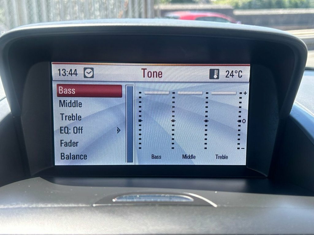 Vauxhall Zafira Tourer T Se White #38