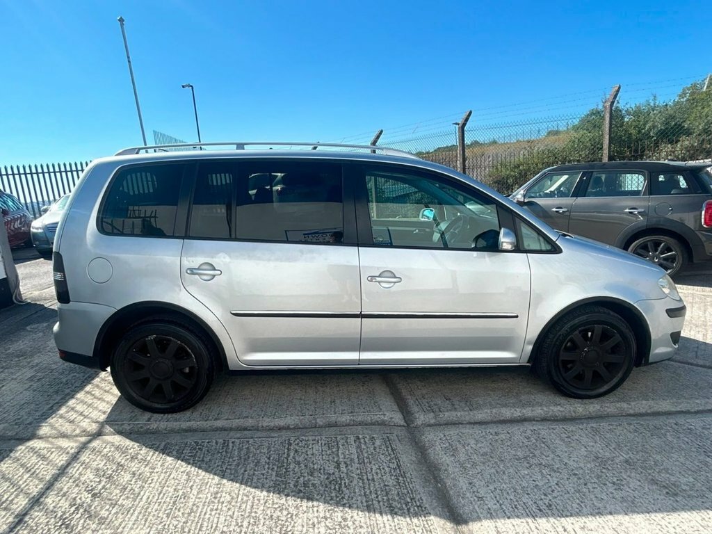 Volkswagen Touran 2.0 Tdi Sport Dsg Black #8
