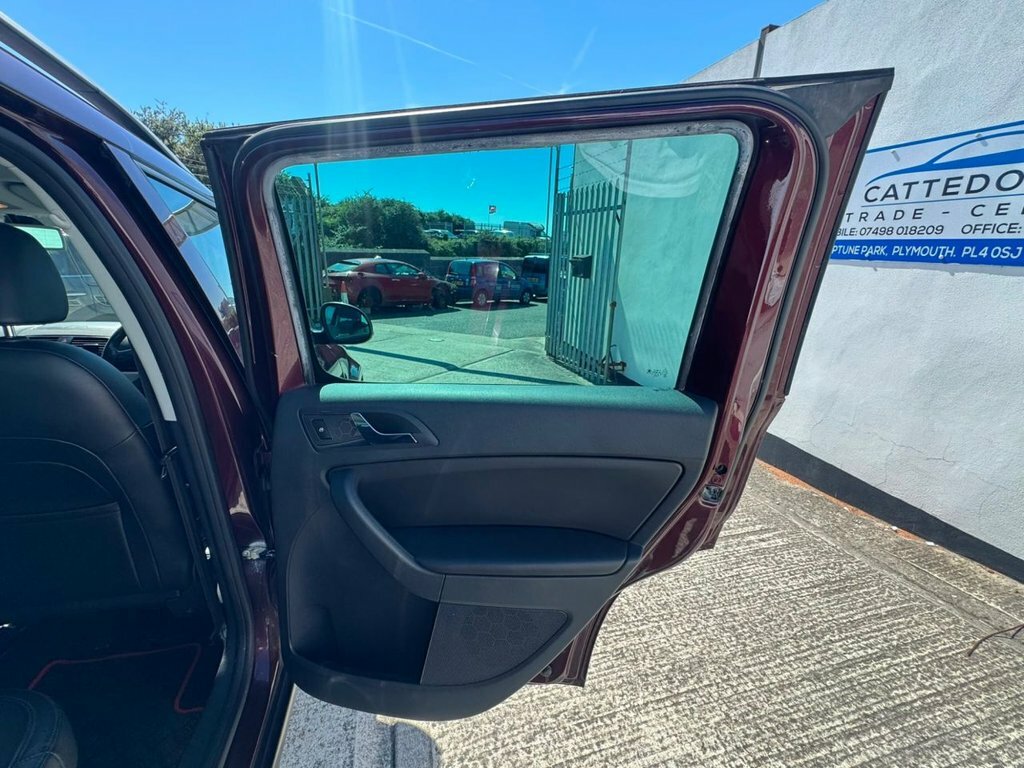 Skoda Yeti 2.0 Tdi Laurin Klement Suv 4Wd Red #15