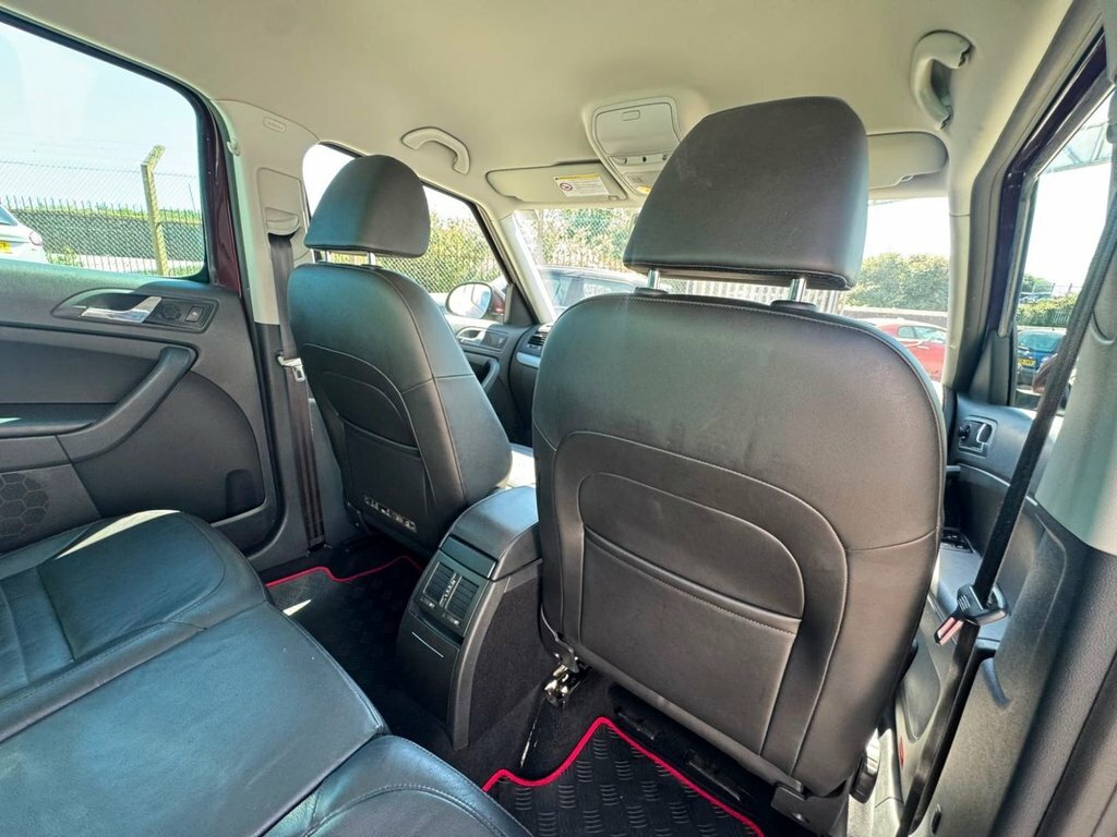 Skoda Yeti 2.0 Tdi Laurin Klement Suv 4Wd Red #16