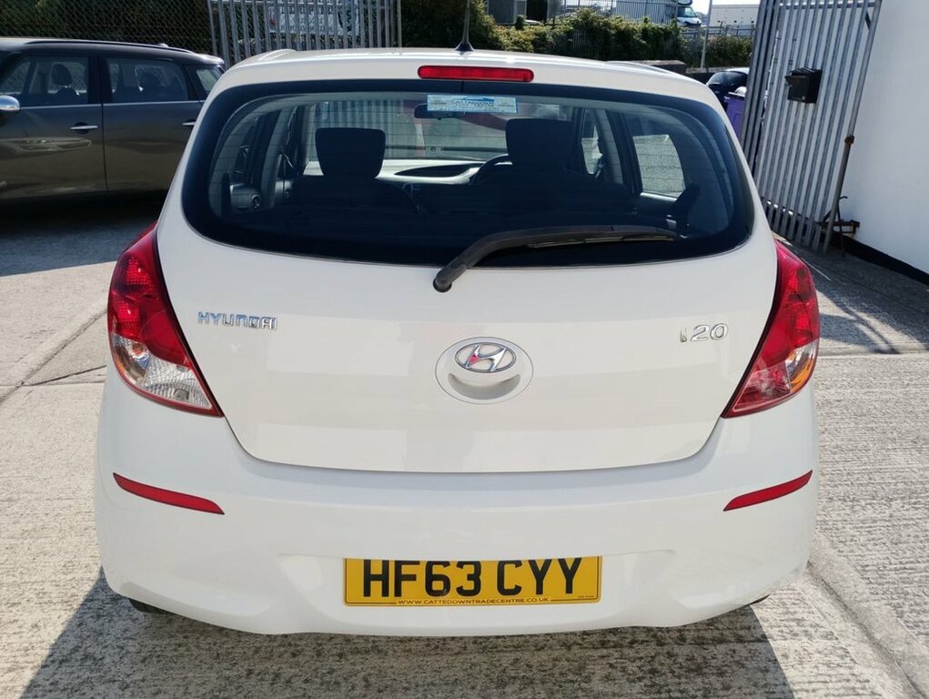 Hyundai I20 1.2L Active White #4