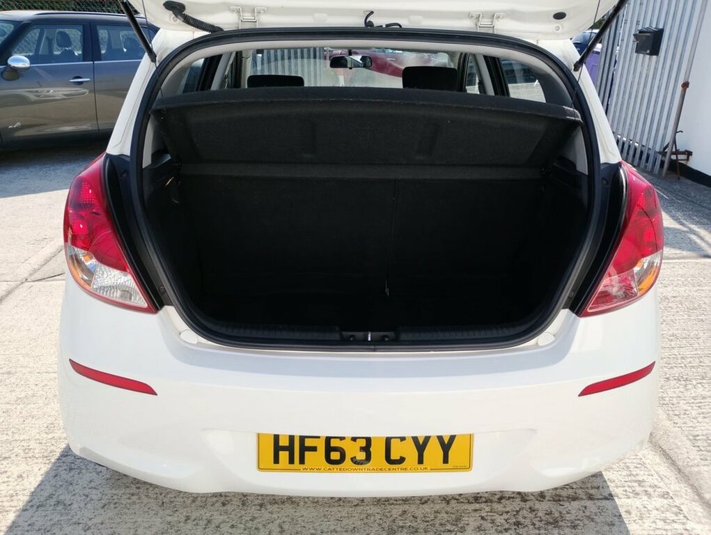 Hyundai I20 1.2L Active White #5