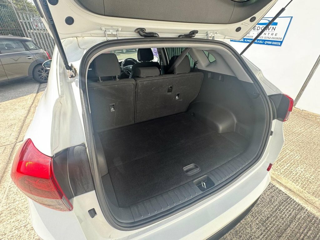 Hyundai Tucson 1.6L Se Nav White #6