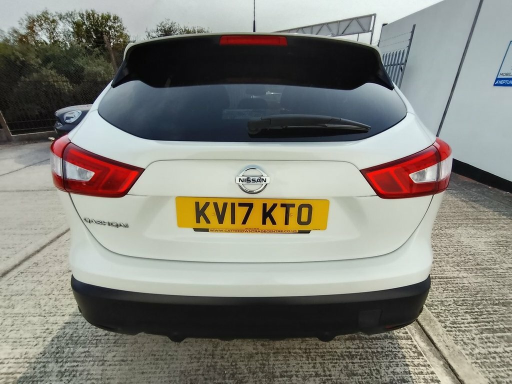 Nissan Qashqai 1.5L N-connecta White #4
