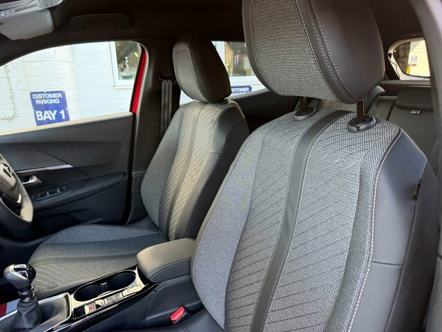 Peugeot 2008 1.2 Puretech Allure Suv Eat Euro 6 Ss White #53