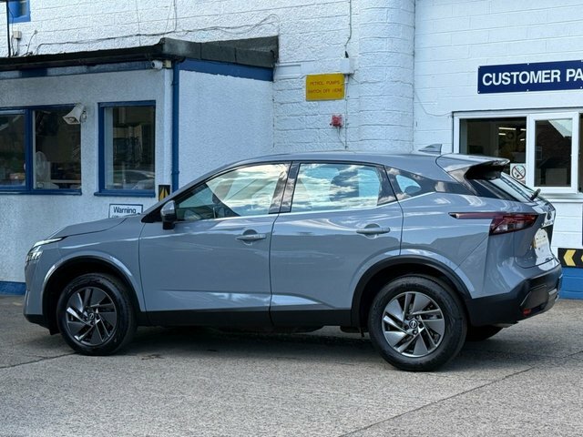 Nissan Qashqai 1.3 Dig-t Mhev Acenta Premium Suv Hybri Grey #3